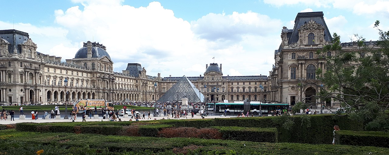 Louvre; 19 Ekim 2025 Pazar sabahı dünyayı sarsan soygunun sahnesi.
