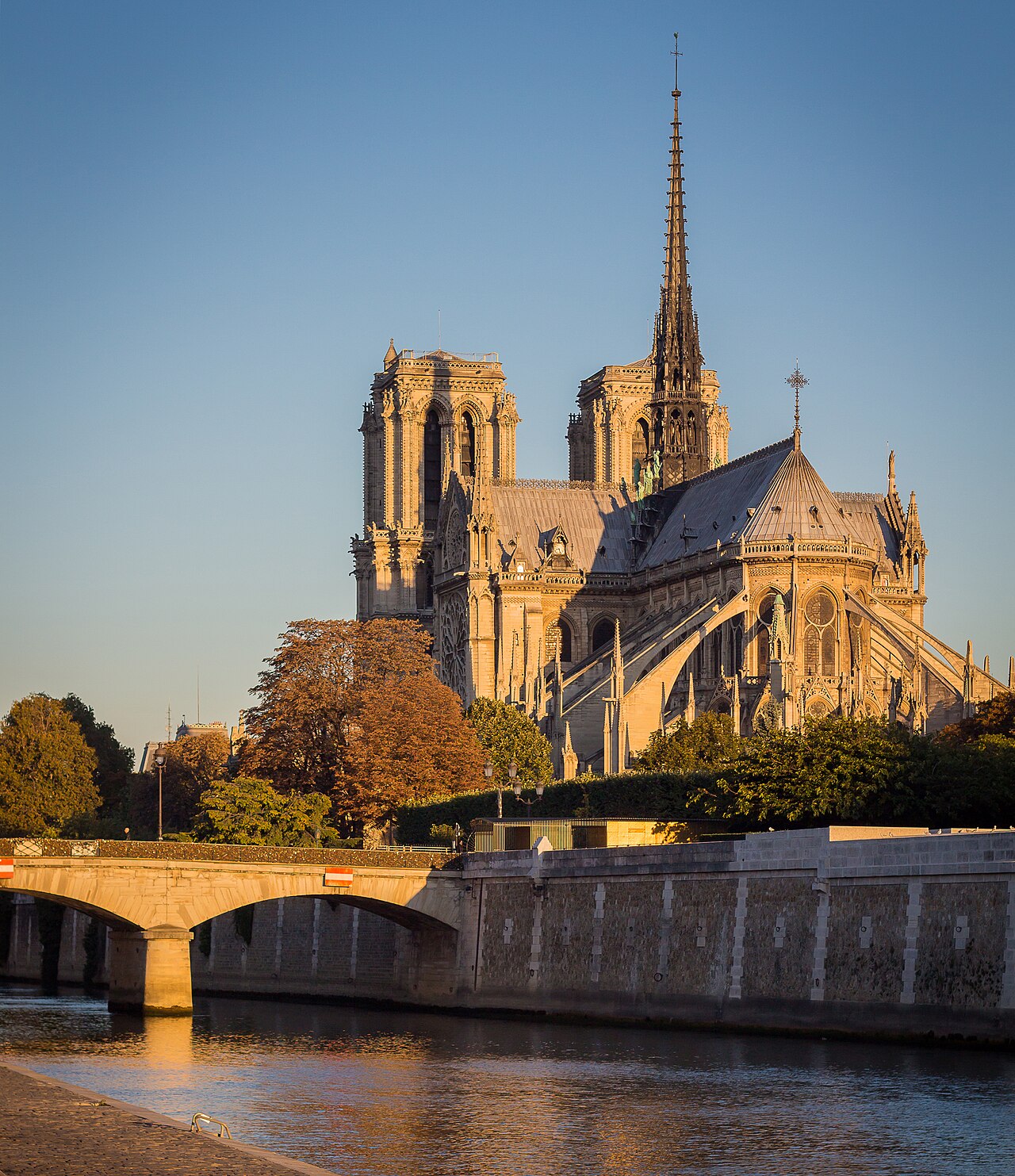 Notre Dame; 2019 yangınında dünyanın yüreğinin ağzına gelmesinin nedeni biriken hikayelerdi.