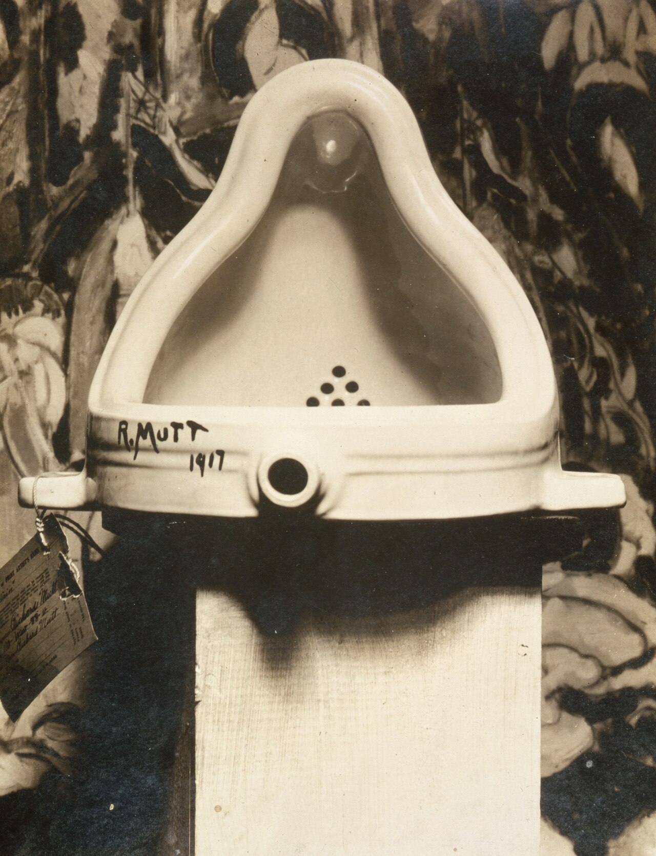 Marcel Duchamp'ın Çeşme'si; ters çevrilmiş pisuvar, galeriye girince sanat oldu.
